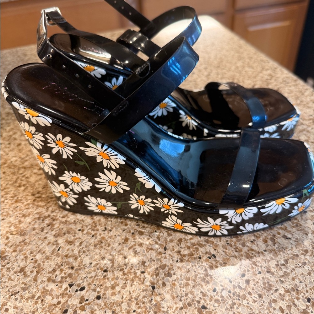 Black Daisy Wedge Sandals - Picture 8 of 10